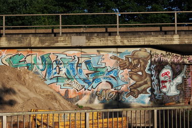 Graffiti Bombing - Photo by WurstUndKaese - Sm, one, 1998 (1998)