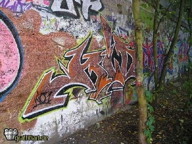 Graffiti Bombing - Photo by WurstUndKaese - Kio, Dmf, Gütersloh