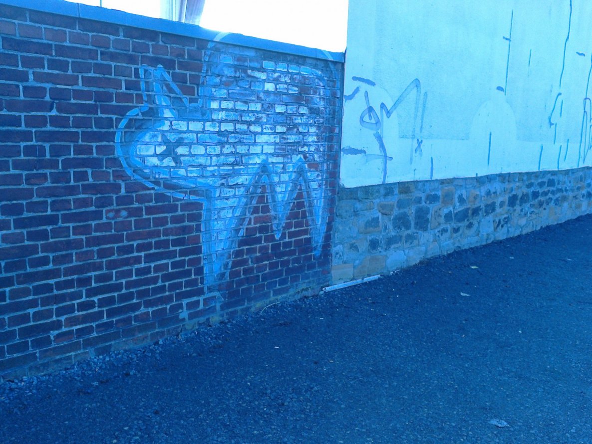 Graffiti Bombing - Photo by WurstUndKaese - QM, Gütersloh (2002)