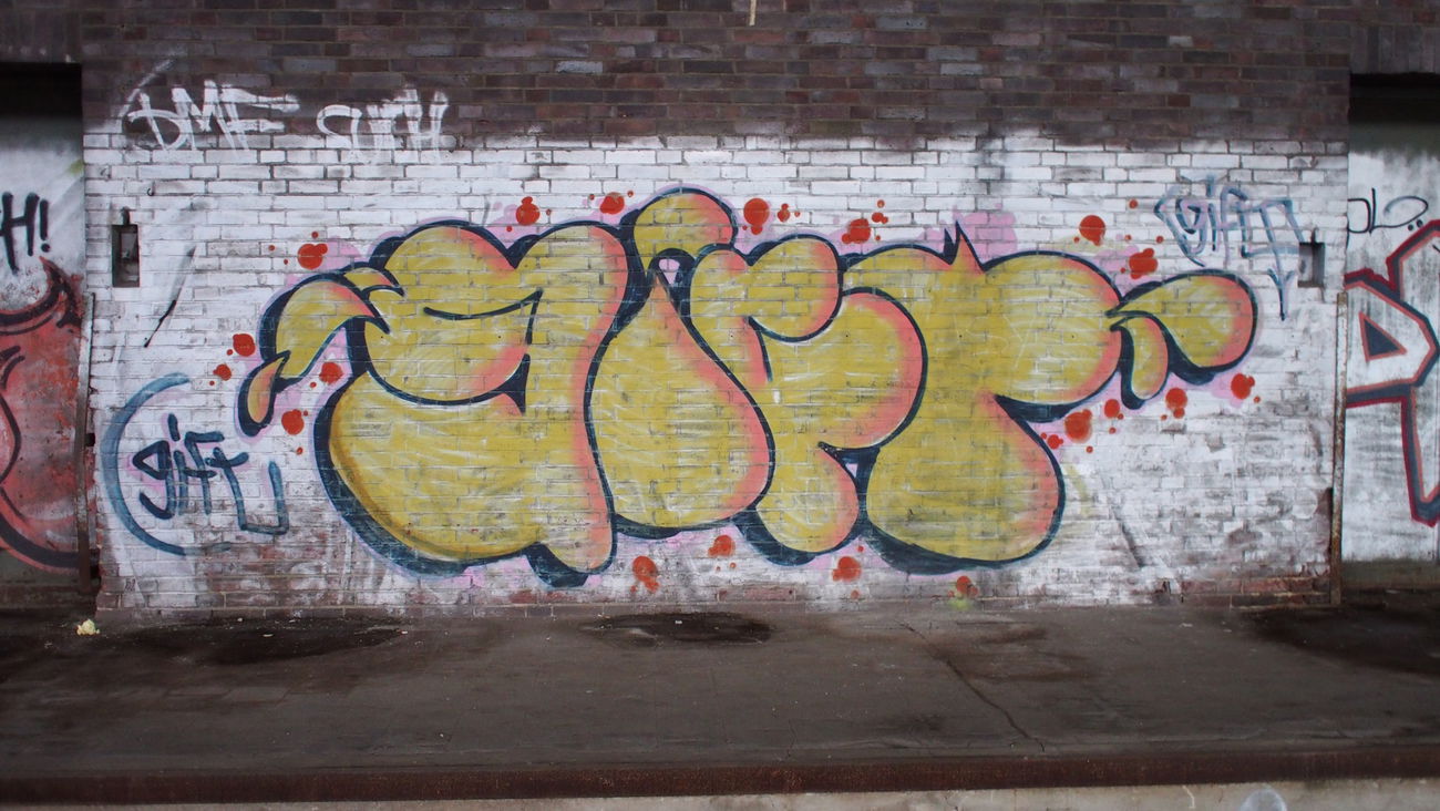 Graffiti Bombing - Photo by WurstUndKaese - gift, dmf, dpl