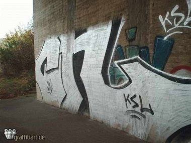 Graffiti Bombing - Photo by WurstUndKaese - Cn, Ksl, War (2002)
