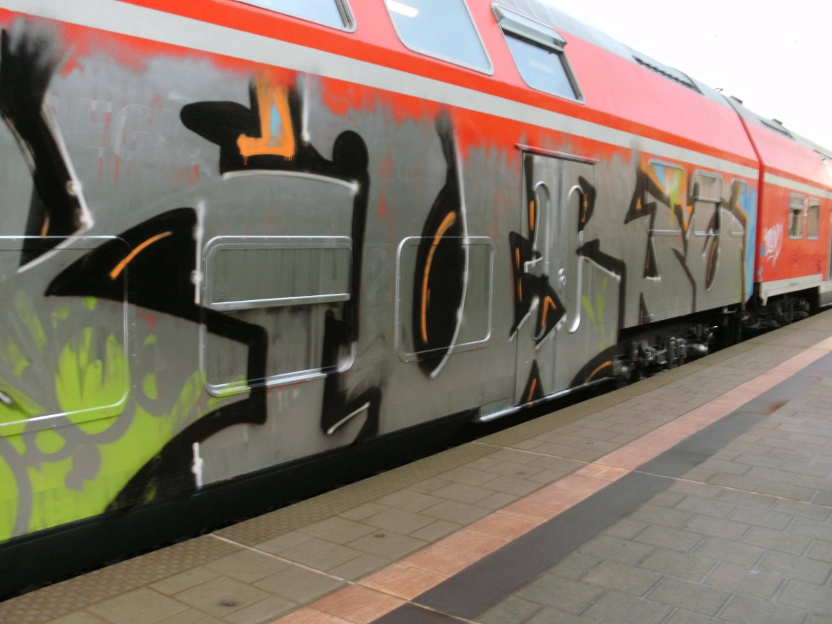 Graffiti Train - Photo by XYZ - Kure, ORG (2011)