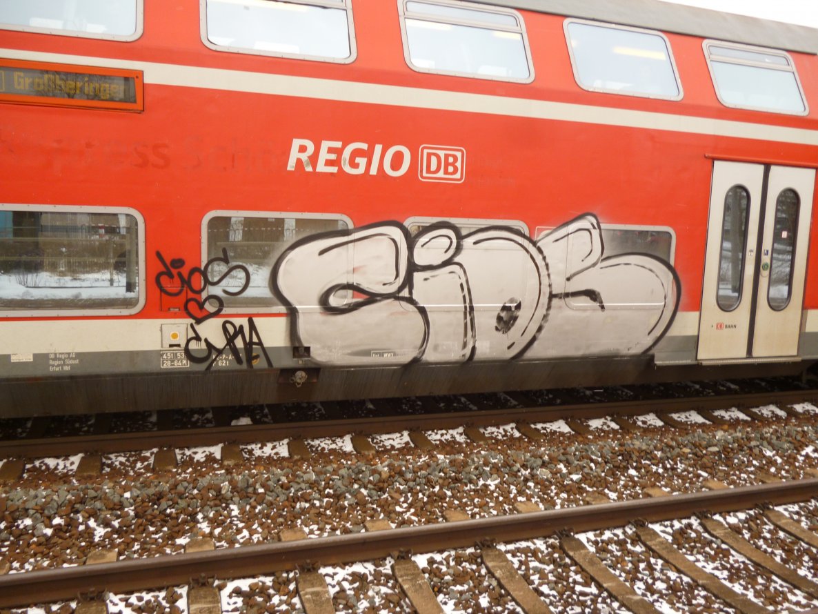 Graffiti Train - Photo by XYZ - Cios (2013)