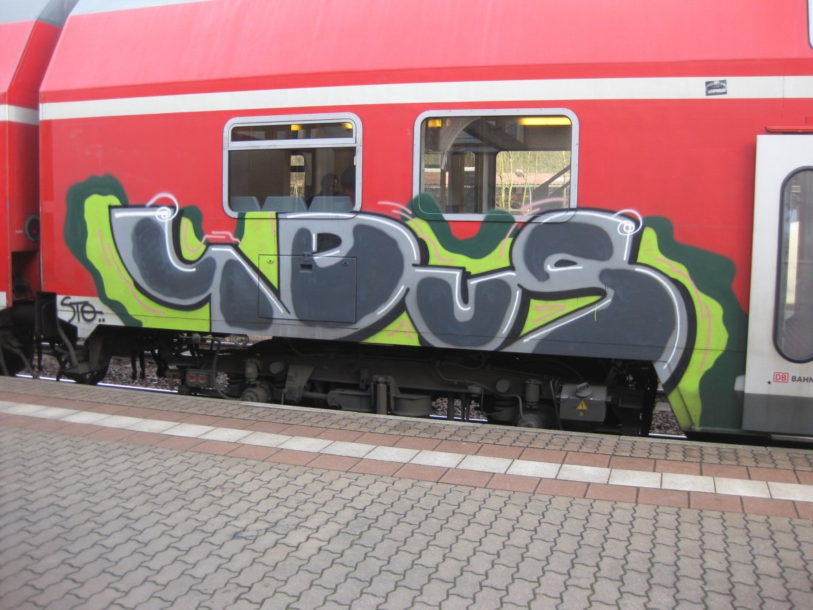 Graffiti Train - Photo by XYZ - STO