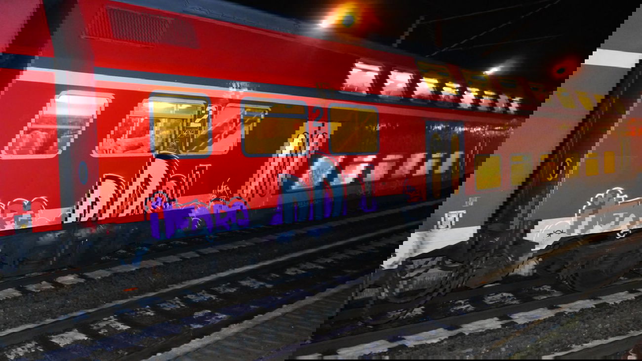 Graffiti Train - Photo by XYZ - DDR, ÜF, ORG (2014)