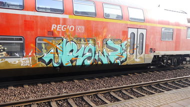 Graffiti Train - Photo by XYZ - ROWEO, ROW, MTL (2015)