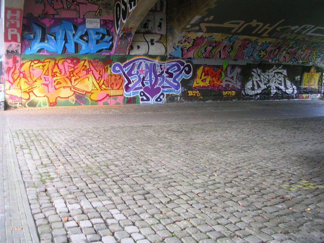 Graffiti Wall - Photo by YAKE96 - DAZE95, YAKE96, KRIZ1 (2014)