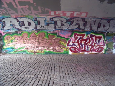Graffiti Wall - Photo by YAKE96 - B2S, DAZE, 95 (2014)