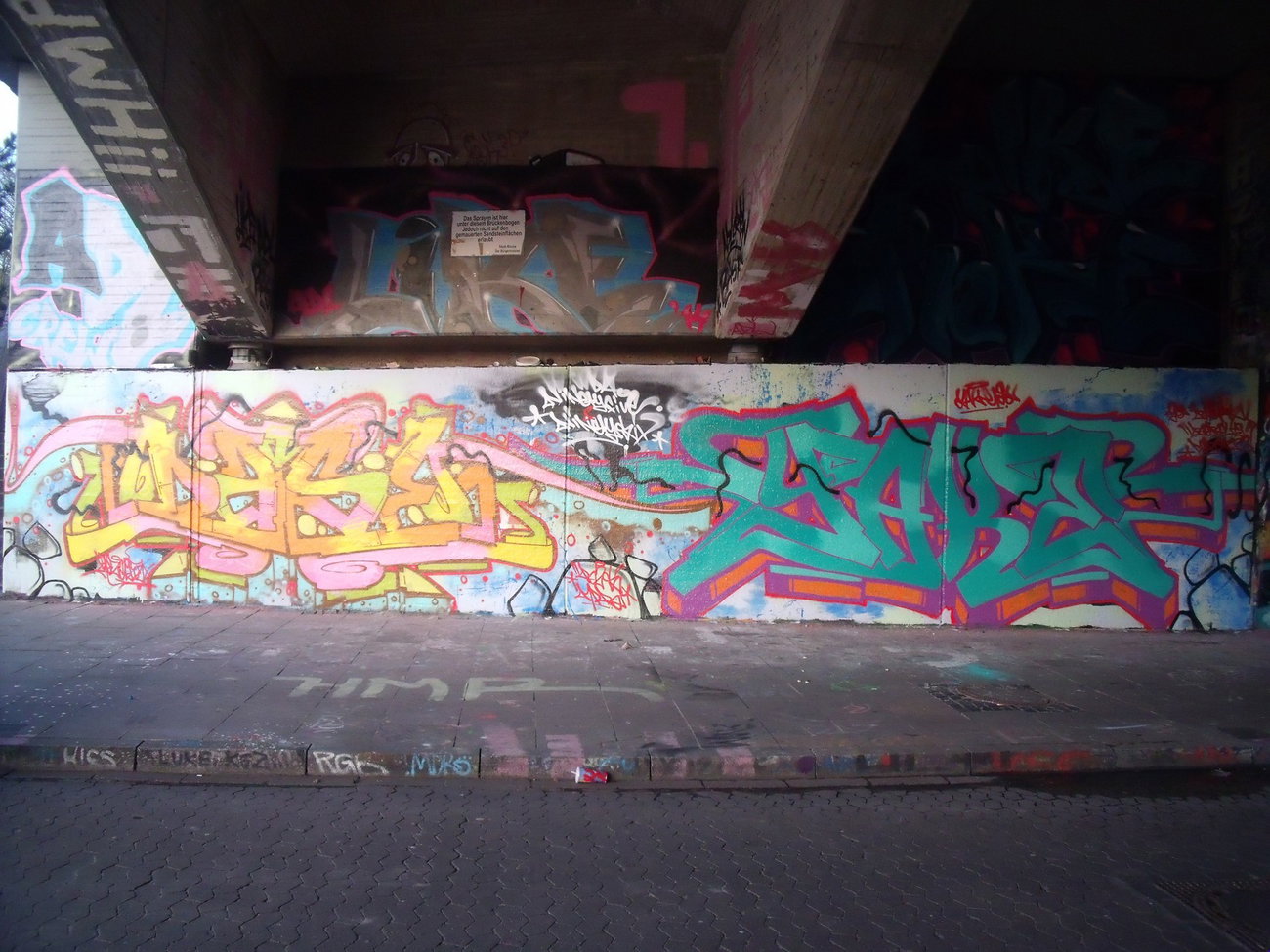 Graffiti Wall - Photo by YAKE96 - DAZE95, YAKE96 (2015)