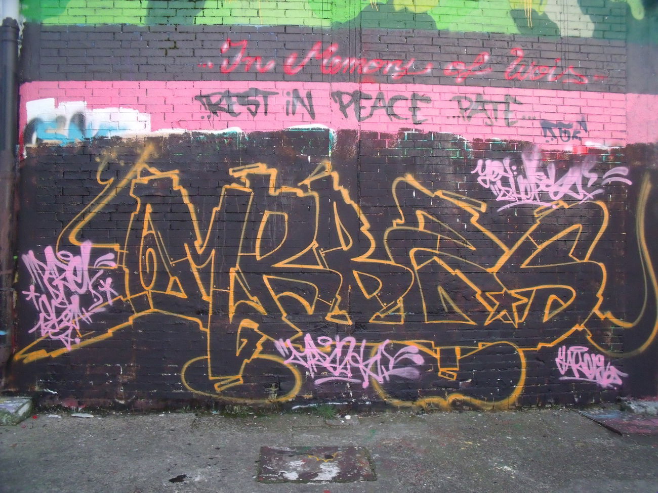 Graffiti Wall - Photo by YAKE96 - MRB, B2S, DAZE (2015)