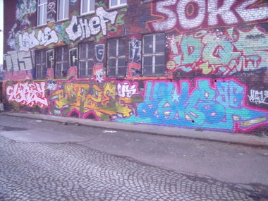 Graffiti Wall - Photo by YAKE96 - KRIZ1, DAZE, 95 (2014)
