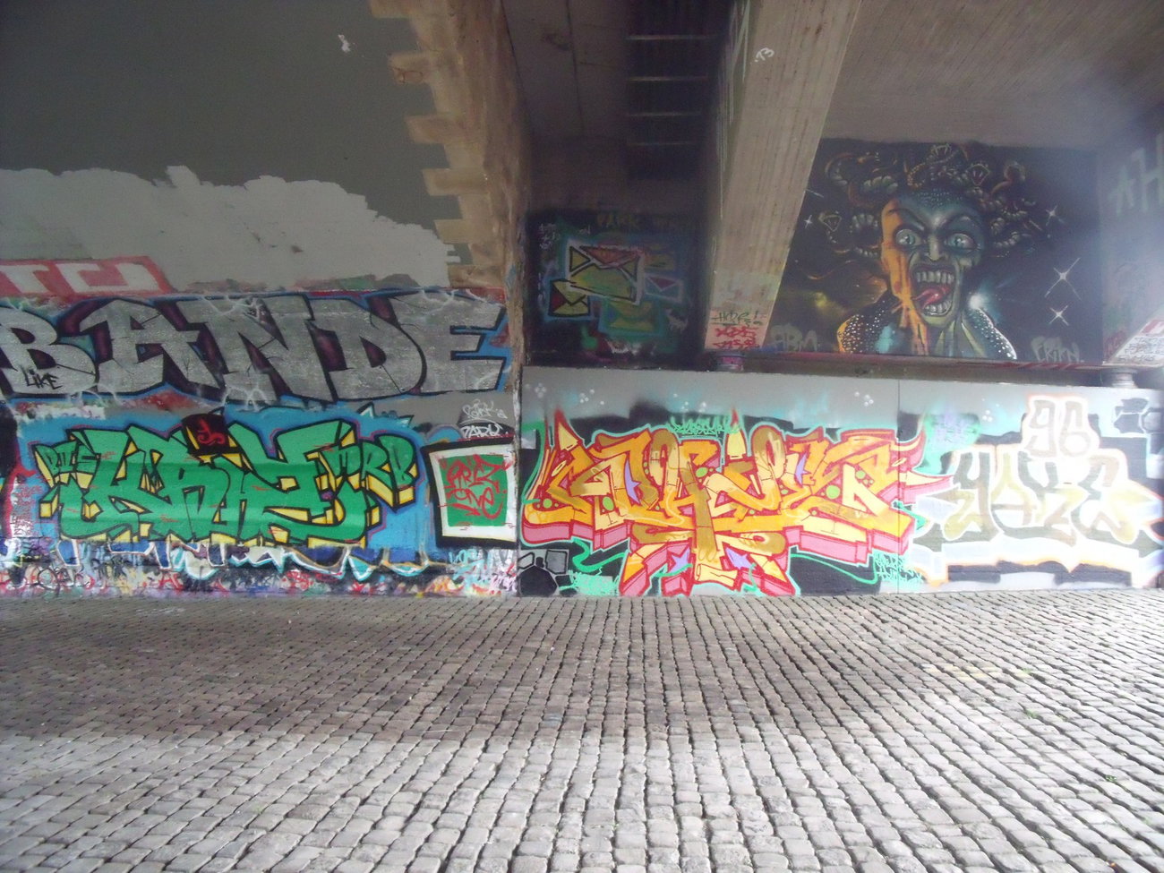 Graffiti Wall - Photo by YAKE96 - KRIZ1, DAZE, 95 (2014)