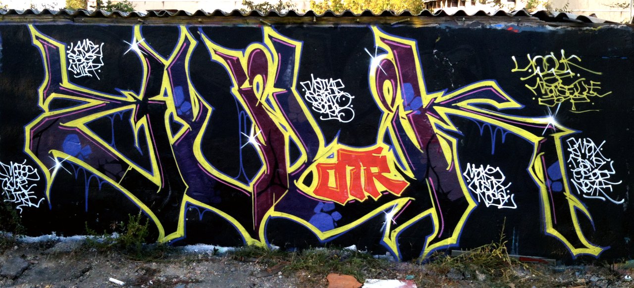 Graffiti Wall in Marseille - Photo by YOOLK132 - yulk, yoolk, 132 (2012)