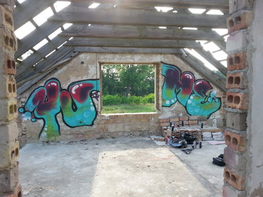 Graffiti Wall - Photo by YumeS - yume