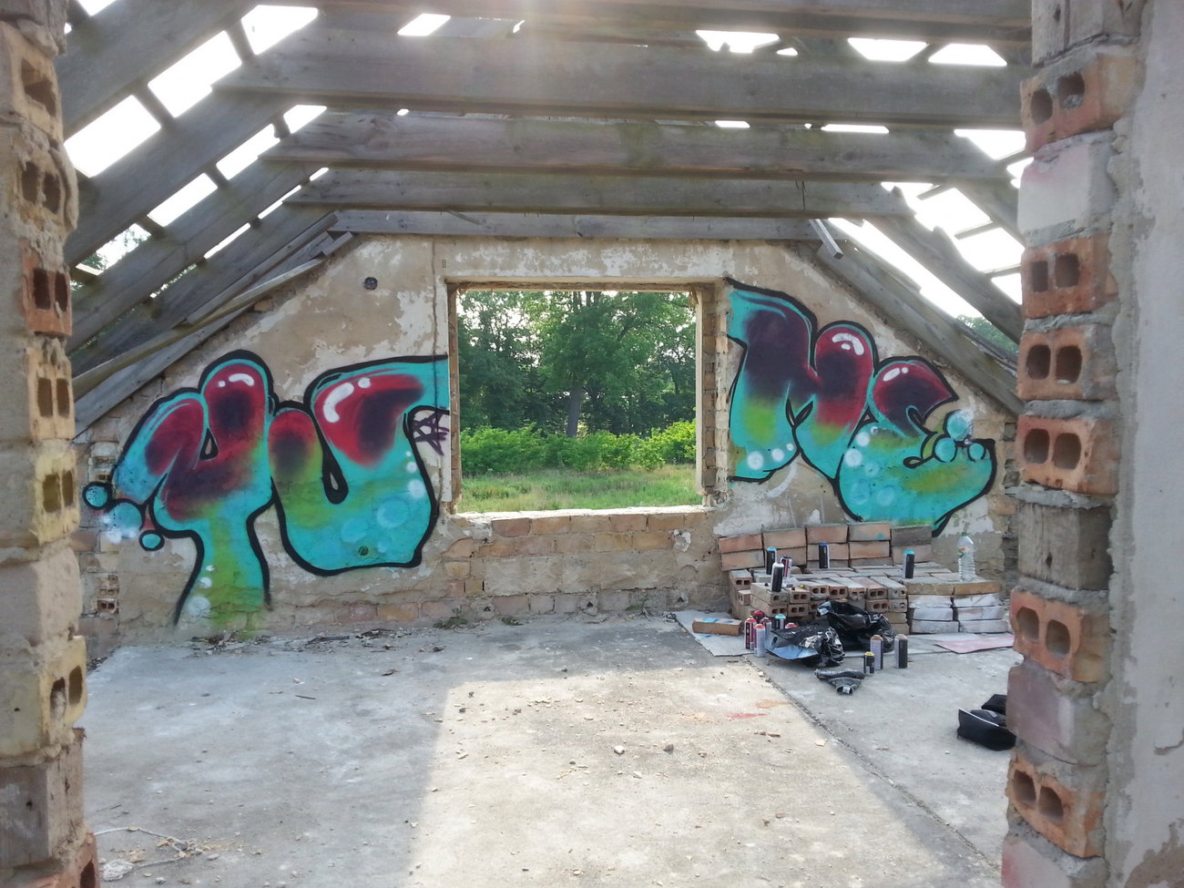 Graffiti Wall - Photo by YumeS - yume