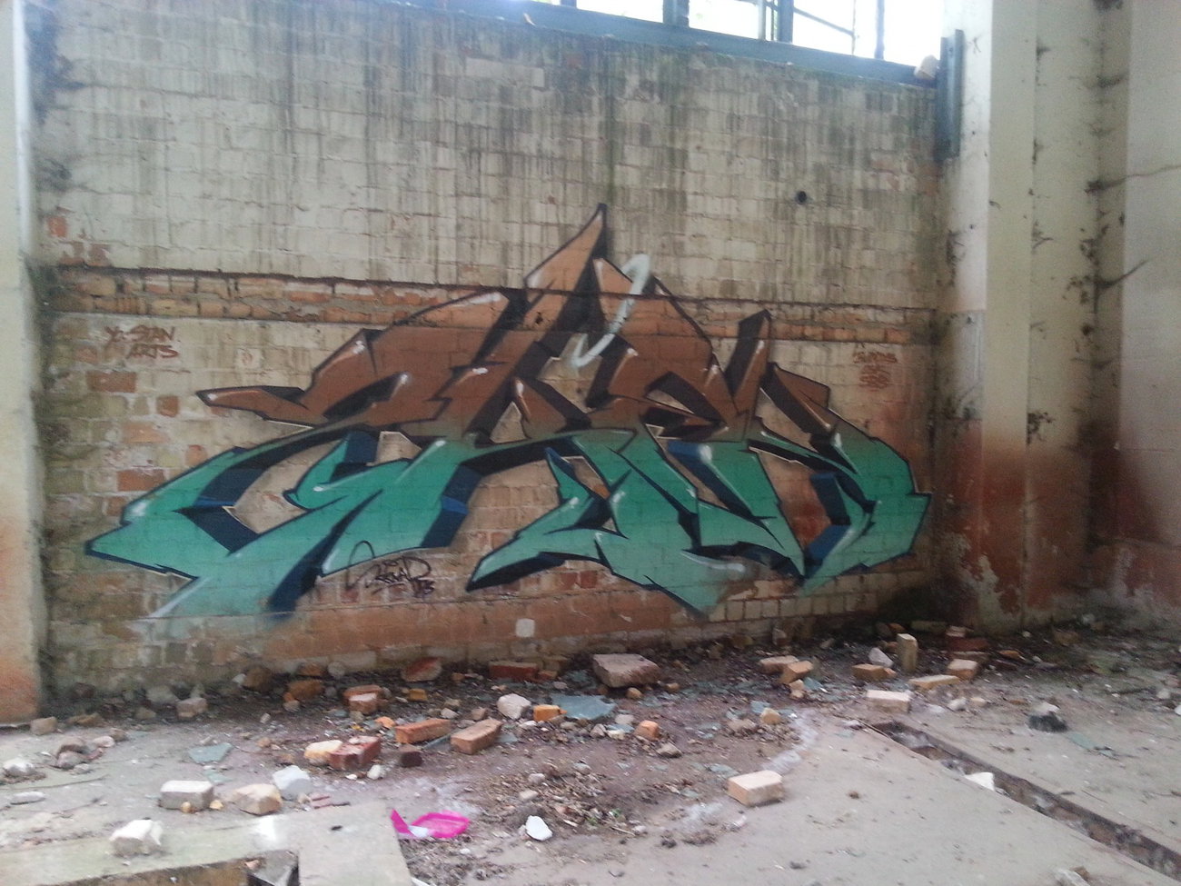 Graffiti Wall - Photo by YumeS - skenar