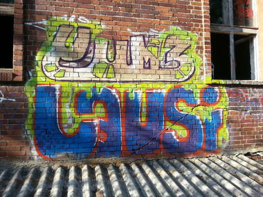 Graffiti Bombing - Photo by YumeS - yume