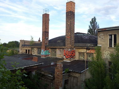 Graffiti Bombing - Photo by YumeS - yume