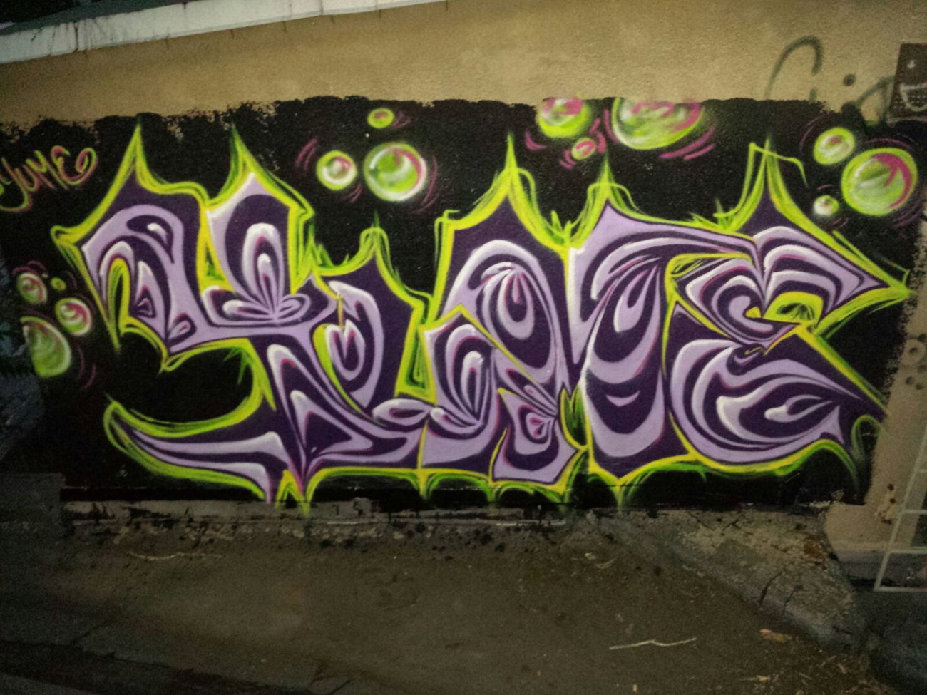 Graffiti Wall - Photo by YumeS - yume