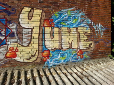 Graffiti Wall - Photo by YumeS - yume