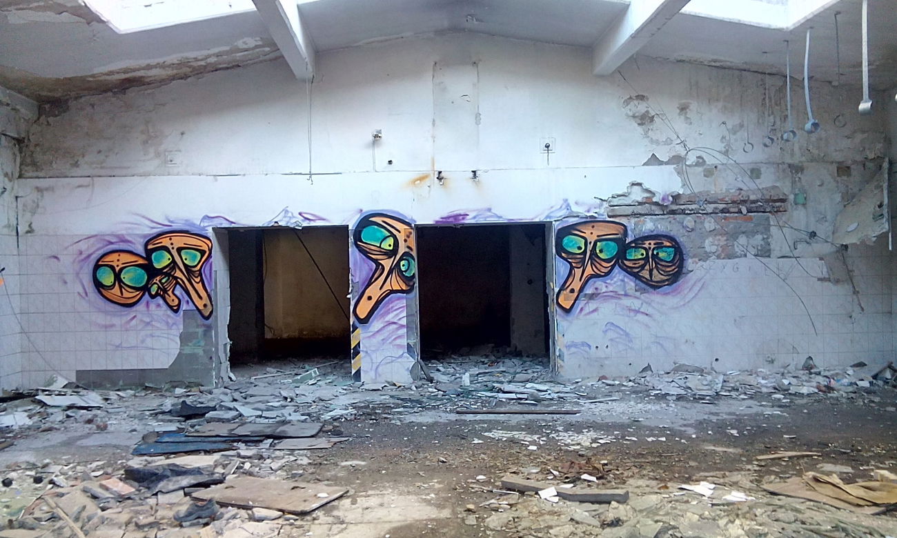 Graffiti Wall - Photo by ZAKUR - zak