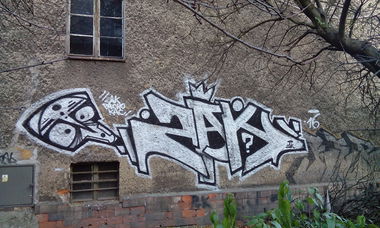 Graffiti Wall - Photo by ZAKUR - silver, bombing, action