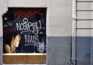 Graffiti Street Art in Paris - Photo by ZALEZ - zalezstencilparisleMaraisstreetartpochoirwomanfacecolormultilayers (2009)