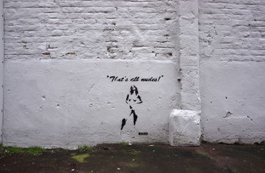 Graffiti Street Art in Lille - Photo by ZALEZ - zalezlillefrancethatsallnudewomanstencilpochoirstreetart (2013)