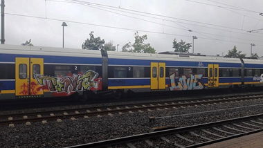 Graffiti Train - Photo by ZUGZWANG (2016)