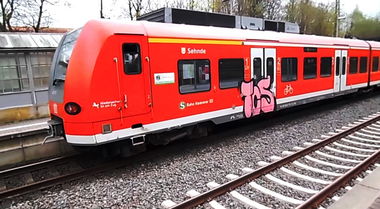 Graffiti Train - Photo by ZUGZWANG - tcs