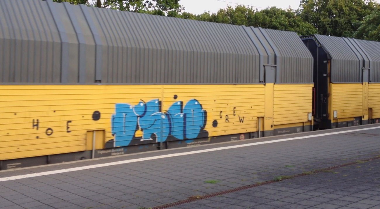 Graffiti Train - Photo by ZUGZWANG
