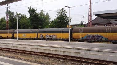 Graffiti Train - Photo by ZUGZWANG