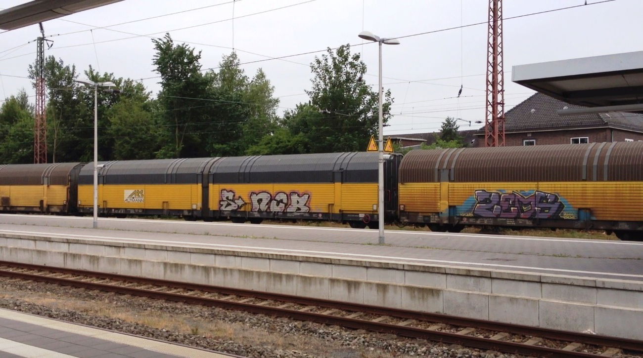 Graffiti Train - Photo by ZUGZWANG