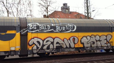 Graffiti Train - Photo by ZUGZWANG - deaw