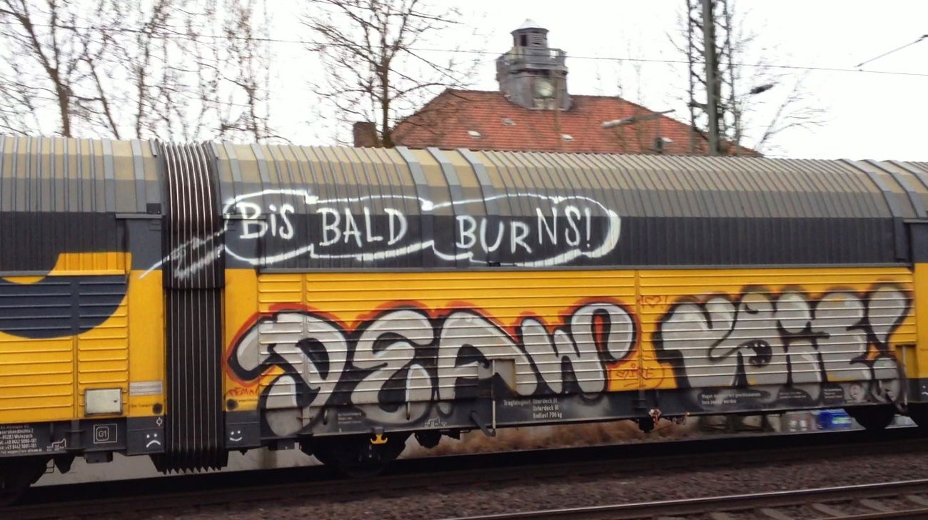 Graffiti Train - Photo by ZUGZWANG - deaw