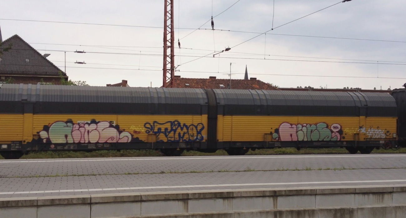 Graffiti Train - Photo by ZUGZWANG - hains