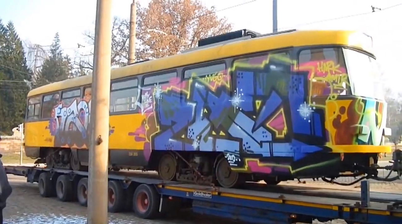 Graffiti Train - Photo by ZUGZWANG