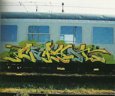 Graffiti Train - Photo by ZUGZWANG - capso