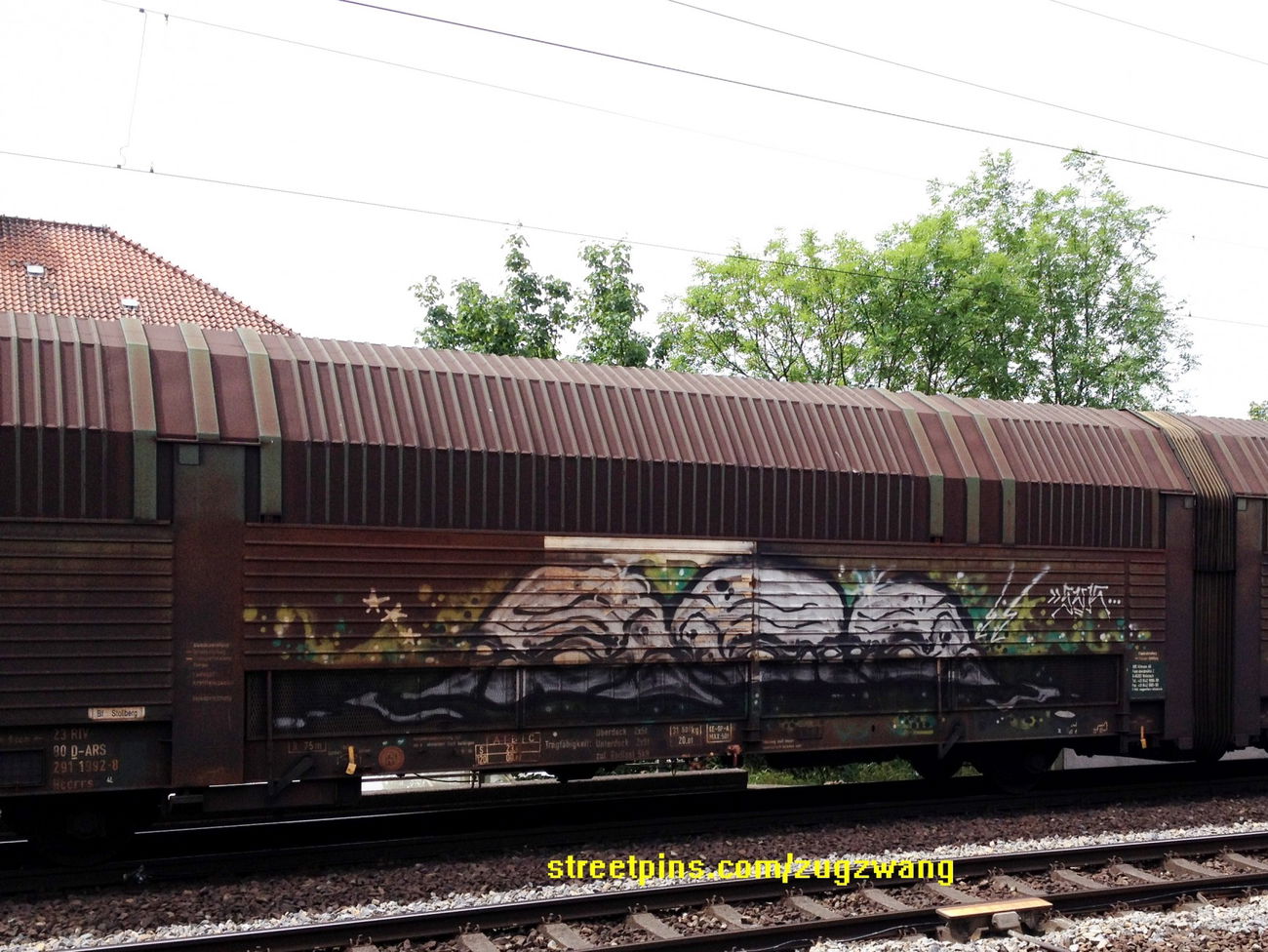 Graffiti Train - Photo by ZUGZWANG