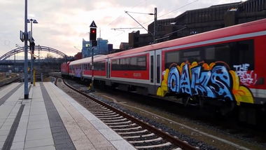 Graffiti Train - Photo by ZUGZWANG - oaks (2017)