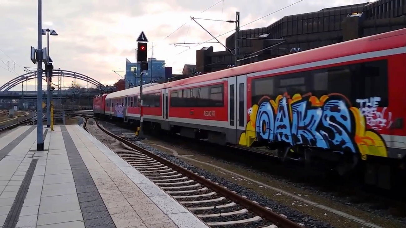 Graffiti Train - Photo by ZUGZWANG - oaks (2017)