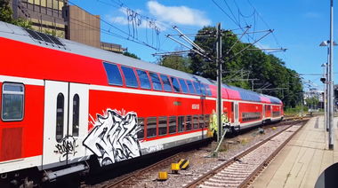 Graffiti Train - Photo by ZUGZWANG (2017)