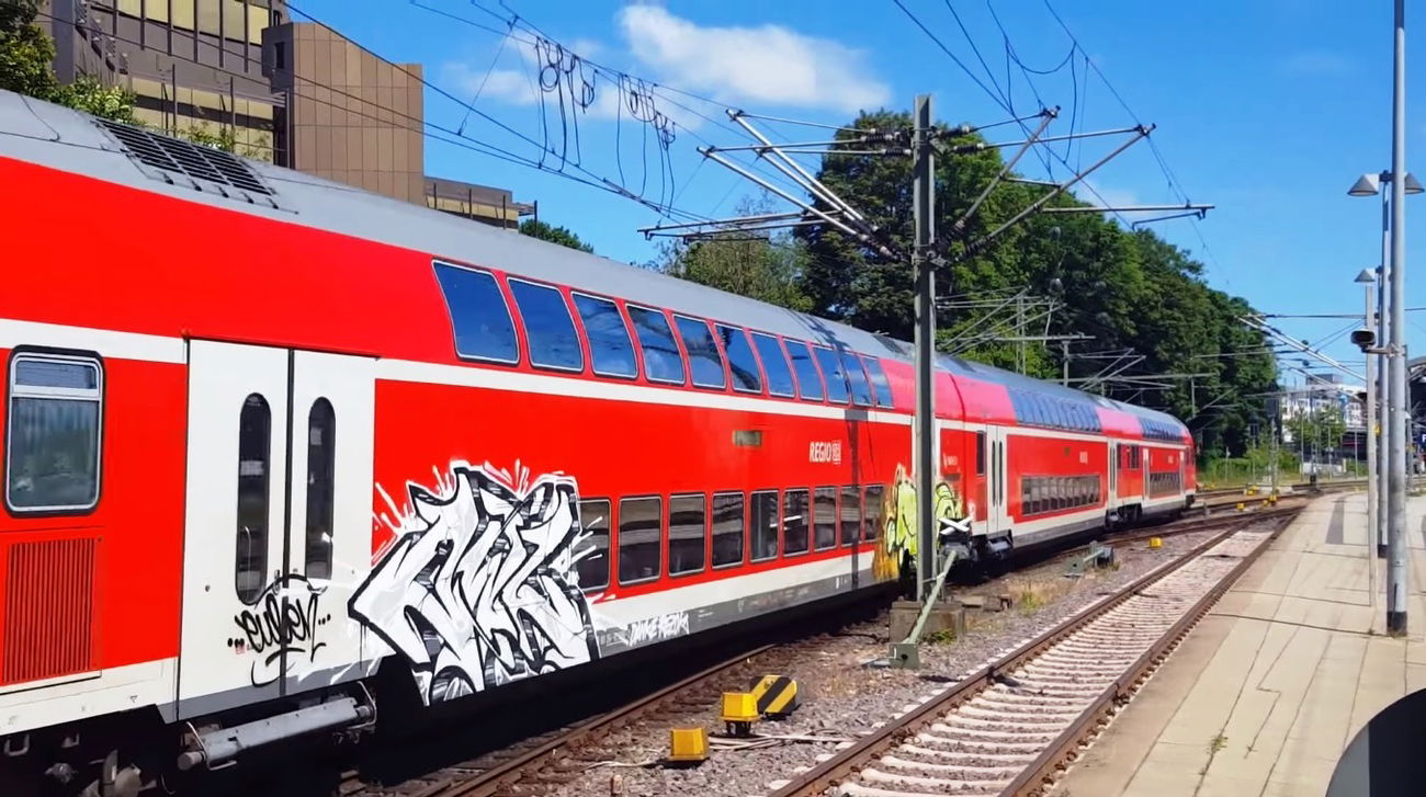 Graffiti Train - Photo by ZUGZWANG (2017)