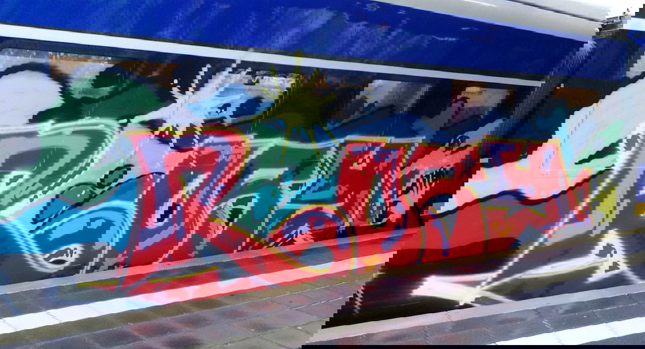 Graffiti Train - Photo by ZUGZWANG - rosy, bremerhaven, 27 (2015)