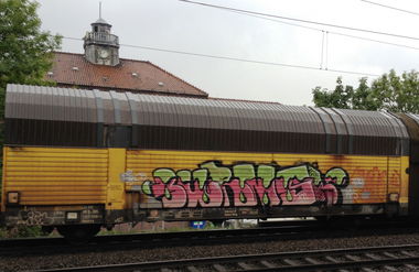 Graffiti Train - Photo by ZUGZWANG - burns