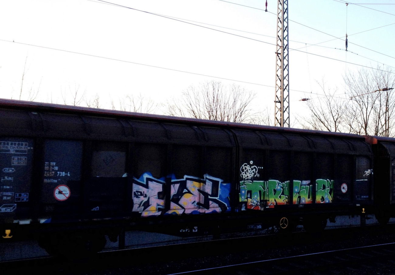 Graffiti Train - Photo by ZUGZWANG