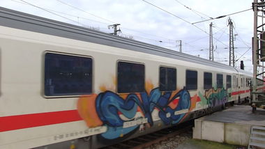 Graffiti Train - Photo by ZUGZWANG