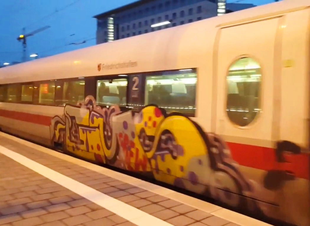 Graffiti Train - Photo by ZUGZWANG
