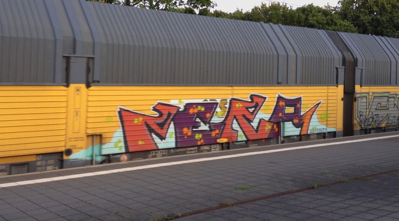 Graffiti Train - Photo by ZUGZWANG