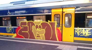 Graffiti Train - Photo by ZUGZWANG - epon, swk, bremerhaven (2015)